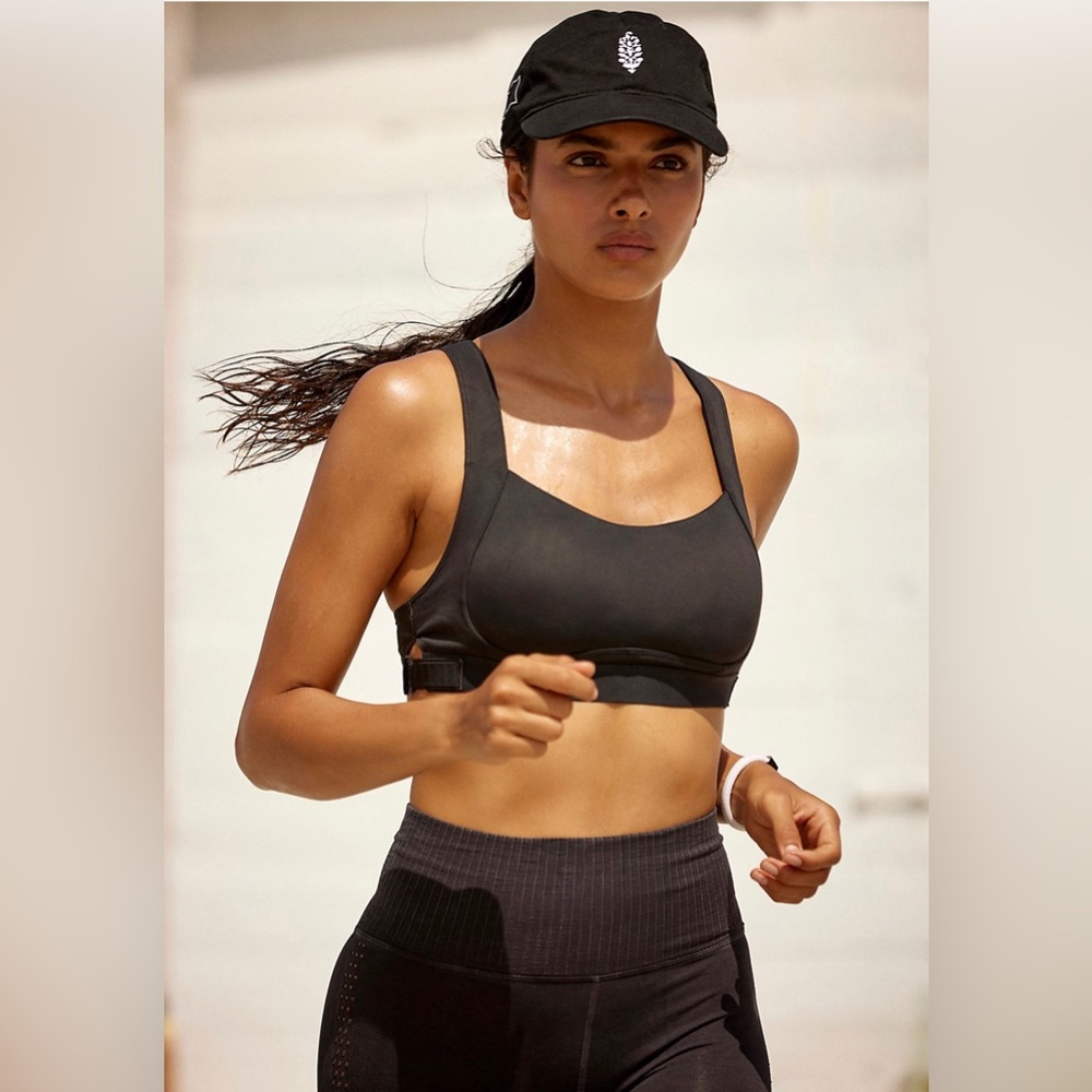 NWT Free People Make a Move Bra in Black